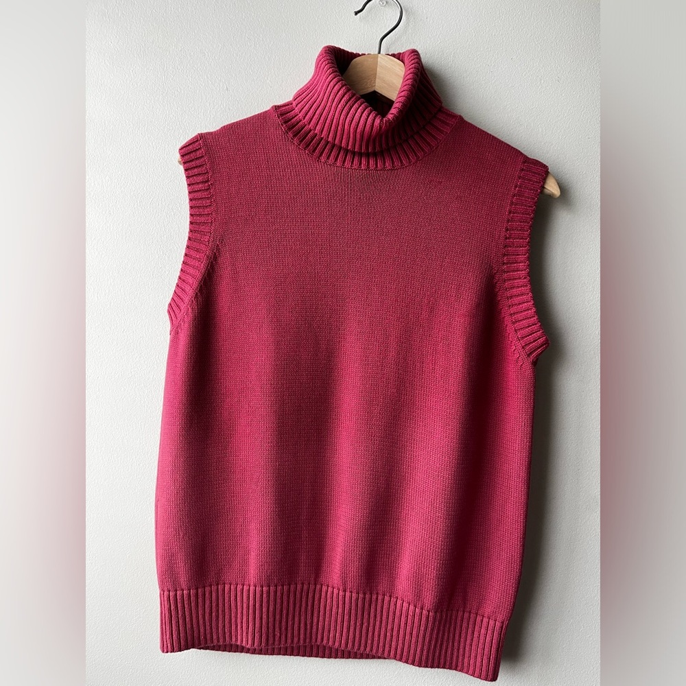 Vintage Devonshire Cream Sleeveless Turtleneck